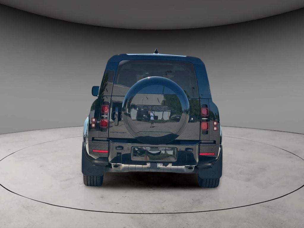 2025 Land Rover Defender 130 X-Dynamic SE